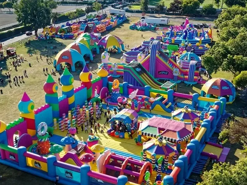 Ktorý materiál plachty je vhodnejší na dlhodobé vonkajšie použitie?